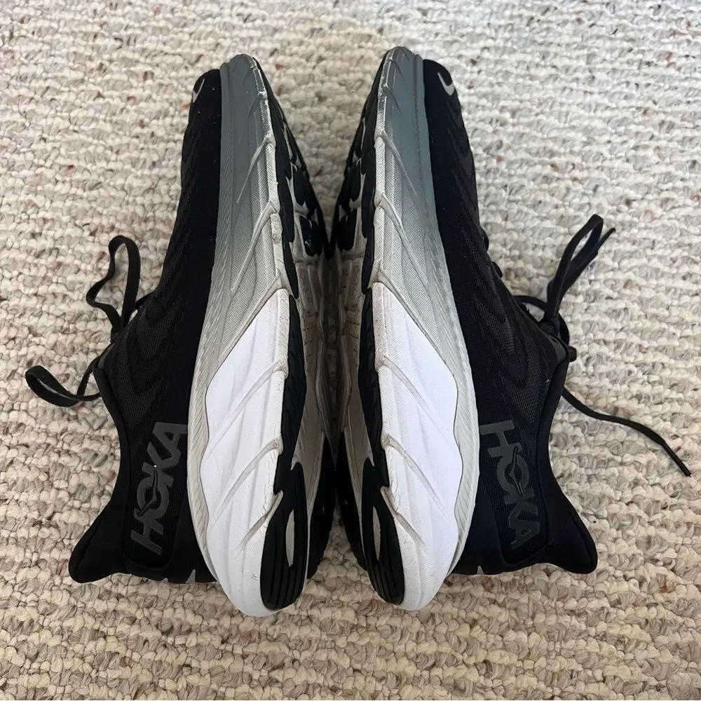 Hoka One One Womens Arahi 6 Running Shoe Black White